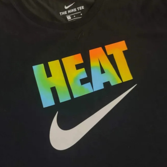 Men's Size Large NIKE "Heat" Dri-Fit Tee - Picture 4 of 5